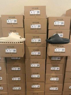 YEEZY SLIDES PALLETS 6 wholesale_liquidation_pallets
