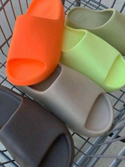 YEEZY SLIDES PALLETS 5 wholesale_liquidation_pallets