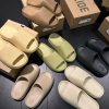 YEEZY SLIDES PALLETS 1 YEEZY SLIDES PALLETS