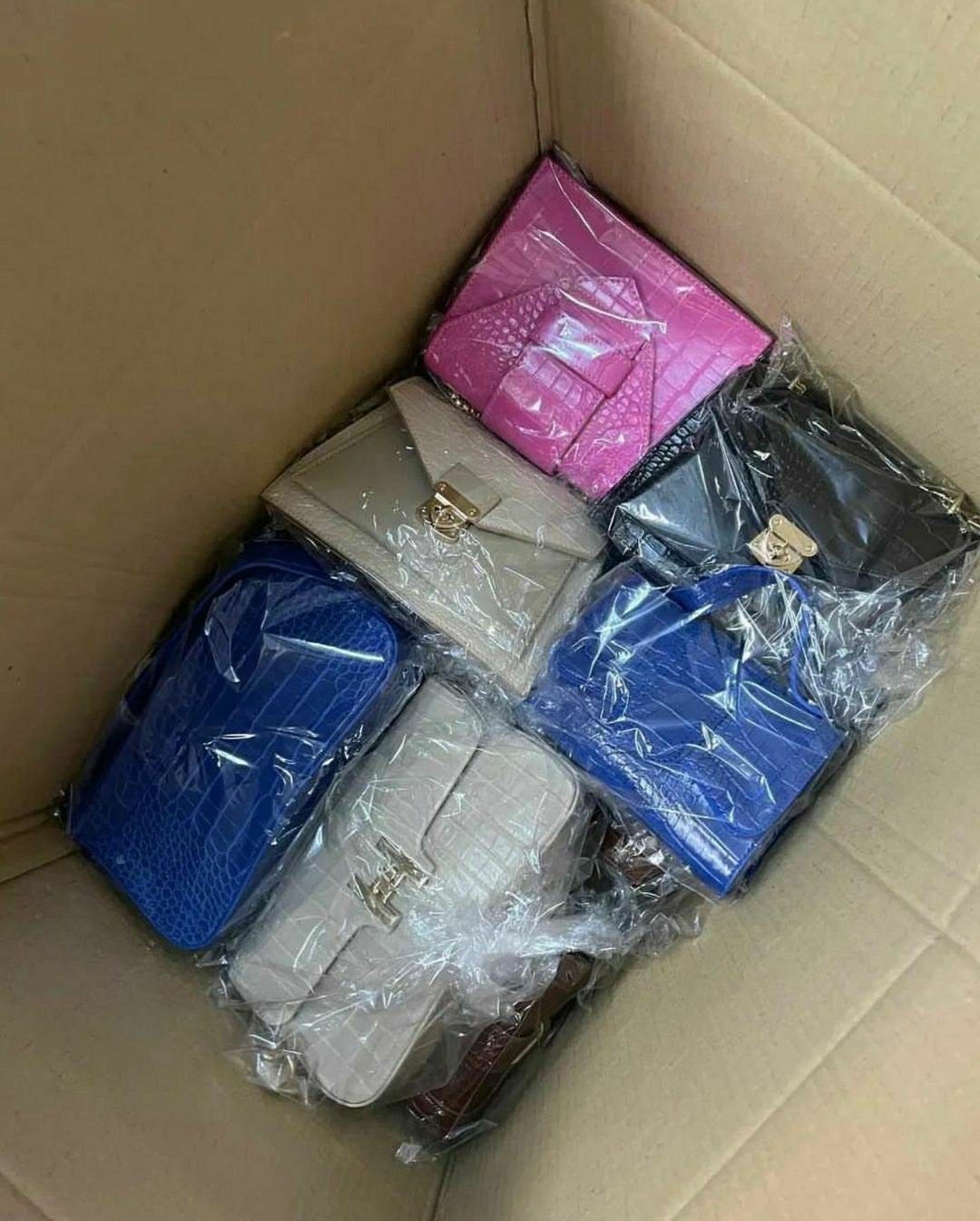Woman bags & purse pallets Pallets Liquidation Worldwide