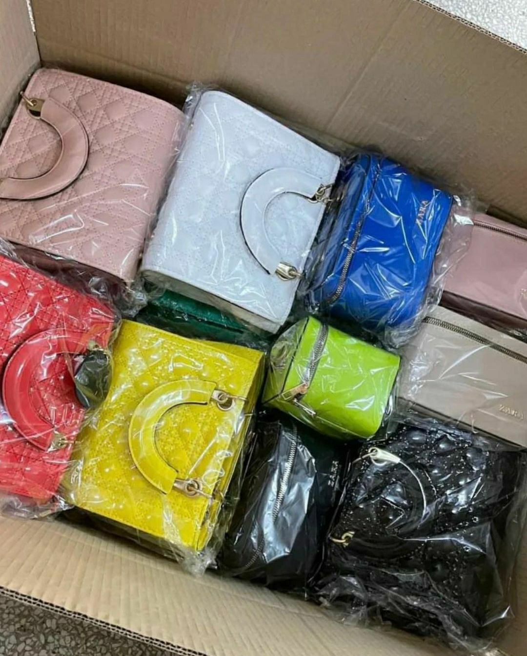 Woman bags & purse pallets Pallets Liquidation Worldwide