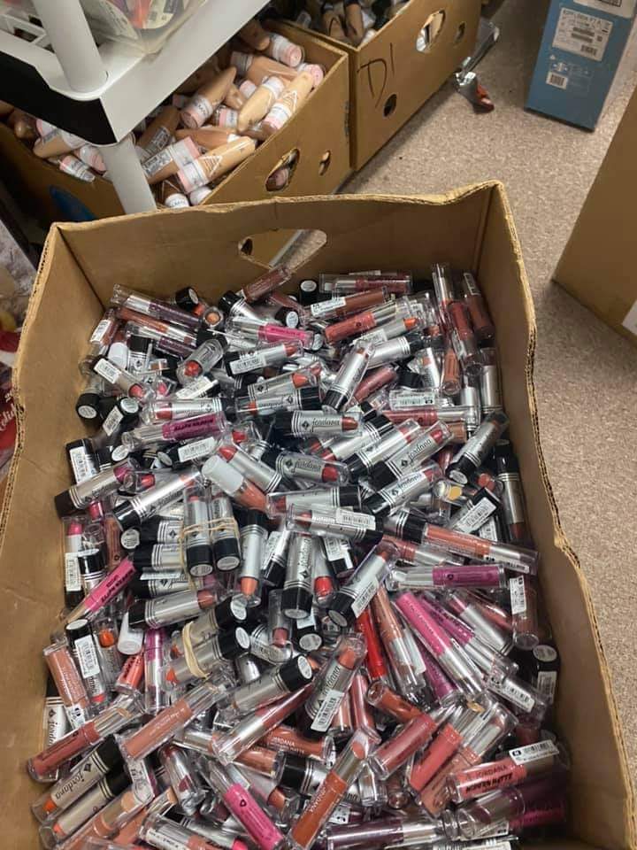 Cosmetic pallets Pallets Liquidation Worldwide